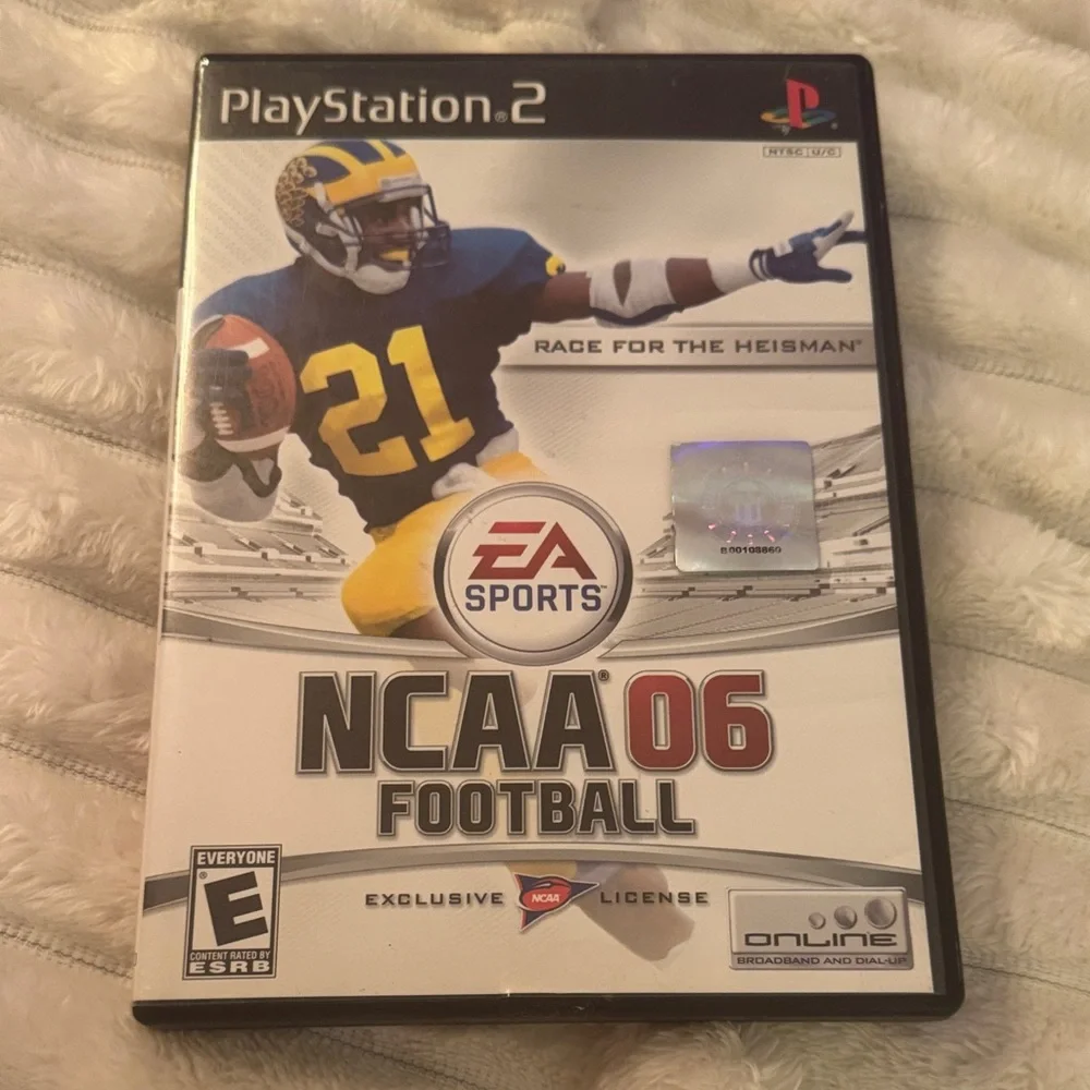 NCAA 06 Football for PlayStation 2 - Black and White